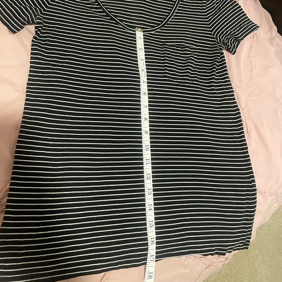 Beautifully soft Banana Republic T - Picture 8 of 9